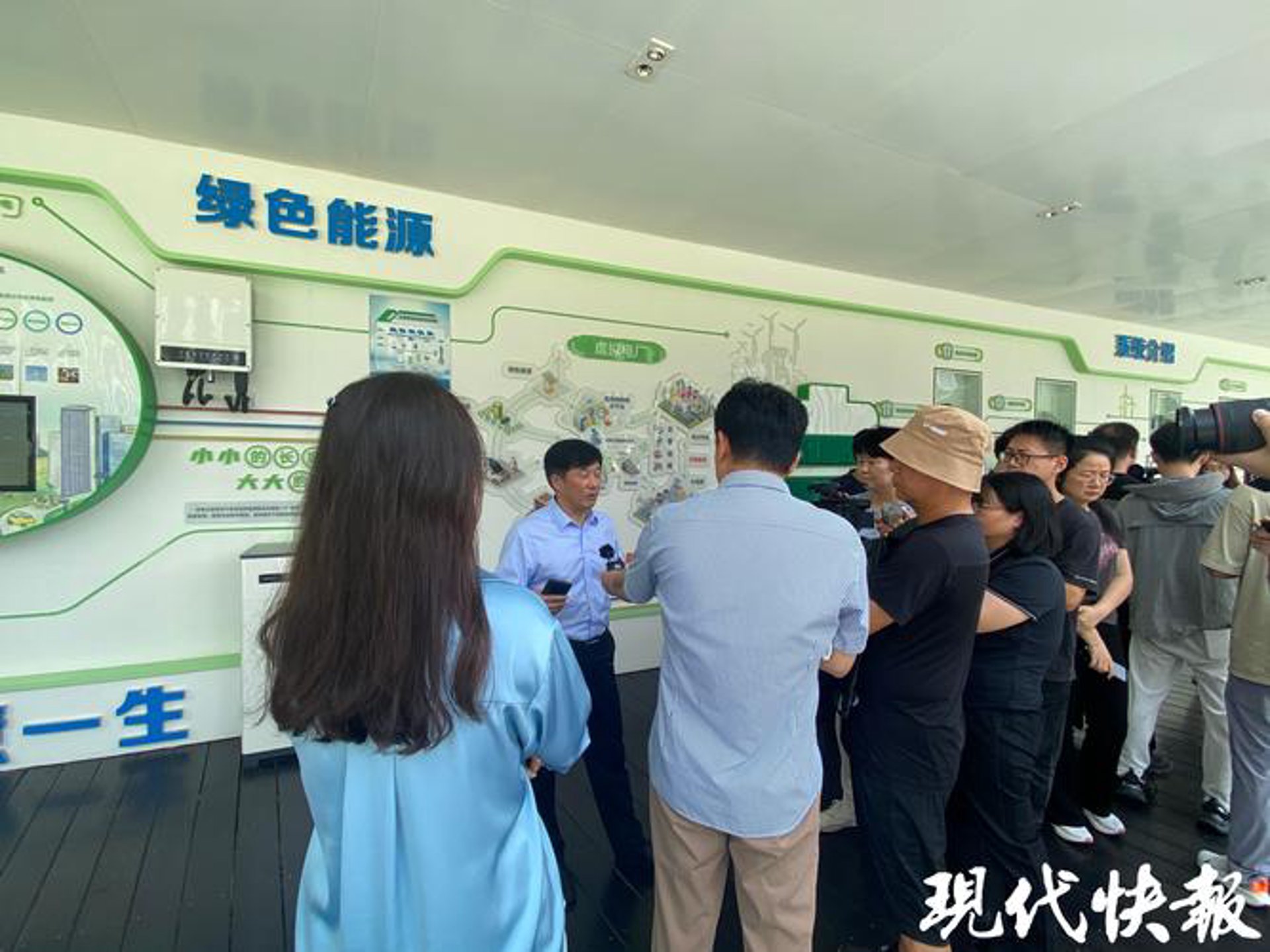坤锡广告设计